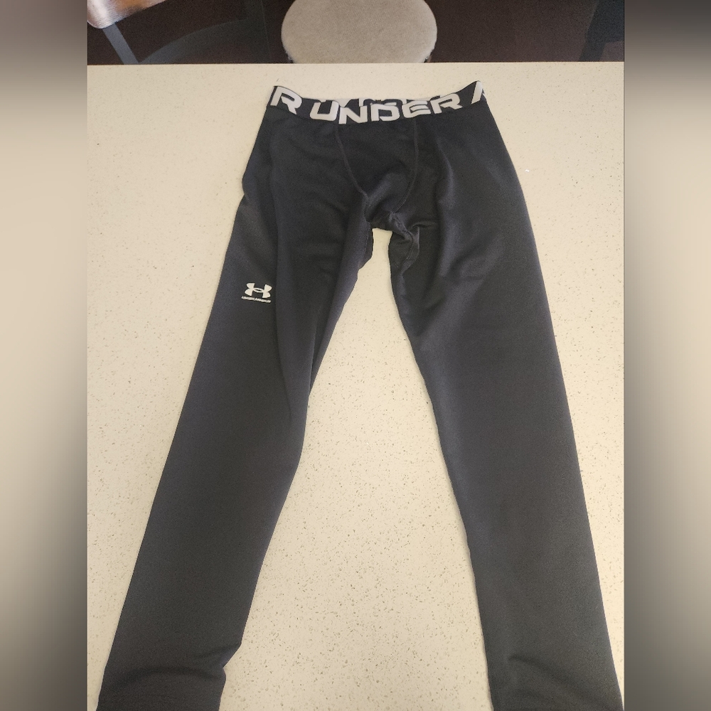 Under Armour Black Thermal. Youth XL